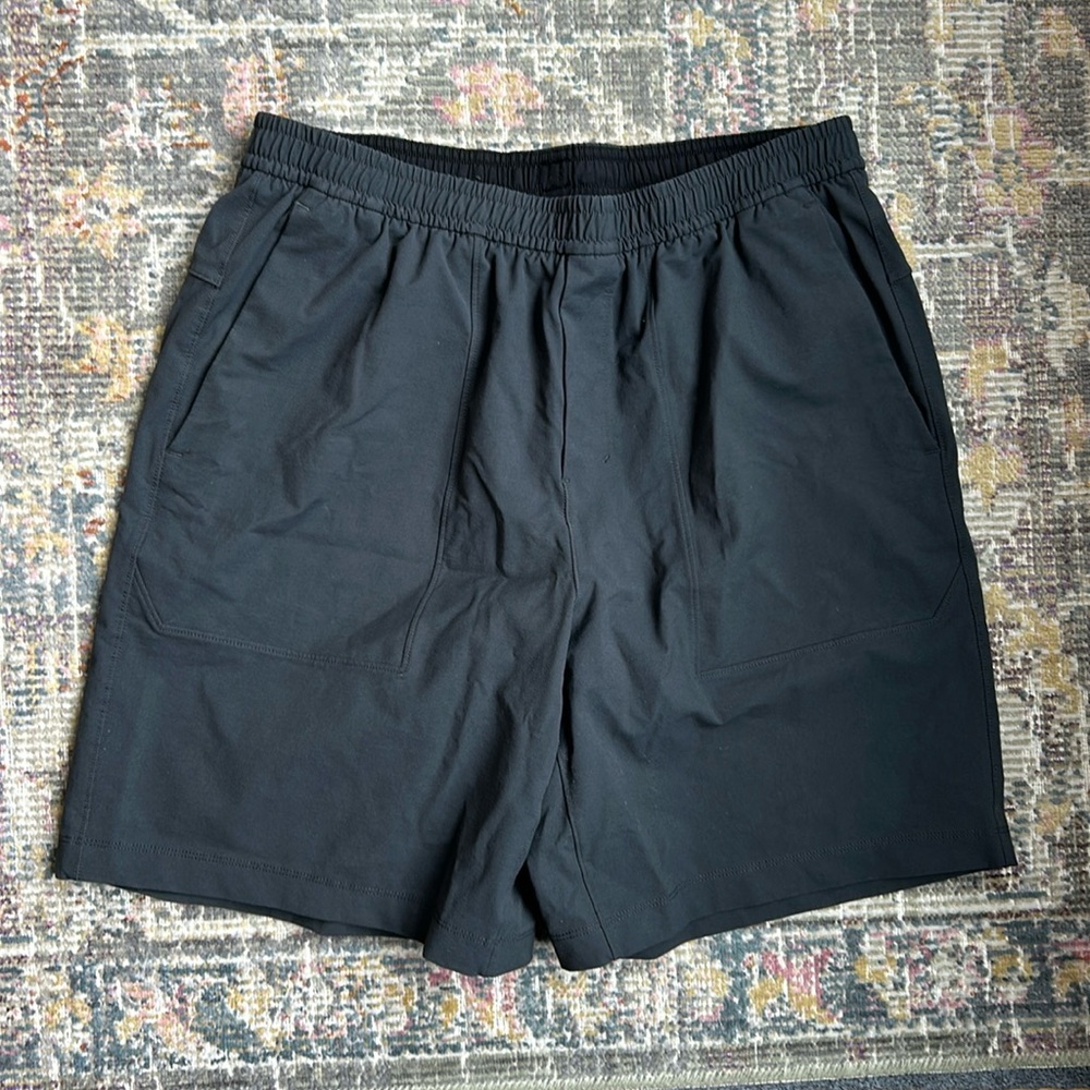LULULEMON MENS BOWLINE shorts size large